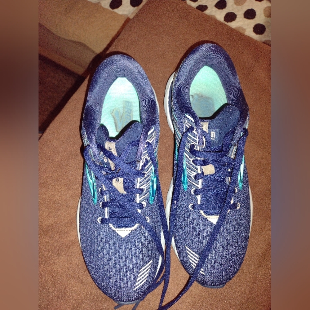 sneakers SZ 8 BROOKS